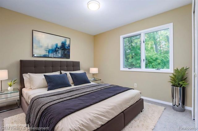 1111 Sarah Road, Pinckney, MI 48169