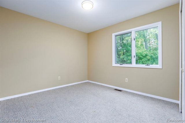 1111 Sarah Road, Pinckney, MI 48169