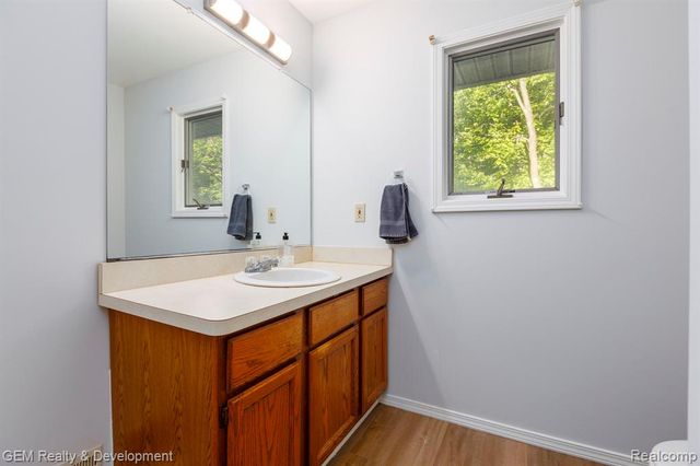 1111 Sarah Road, Pinckney, MI 48169