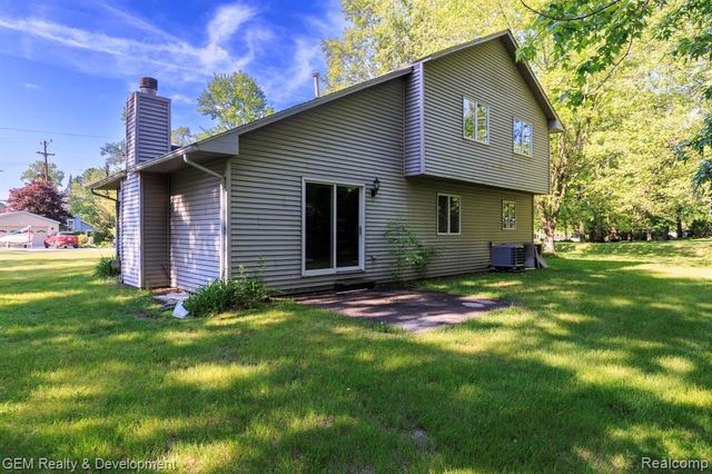 1111 Sarah Road, Pinckney, MI 48169