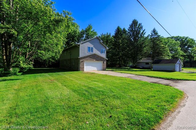 1111 Sarah Road, Pinckney, MI 48169