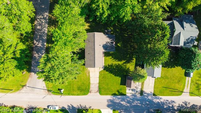 1111 Sarah Road, Pinckney, MI 48169