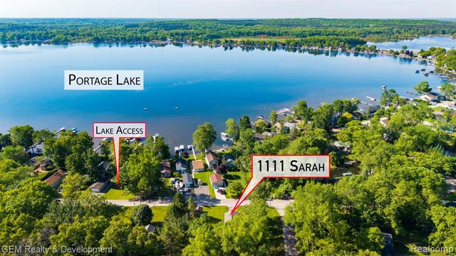 1111 Sarah Road, Pinckney, MI 48169