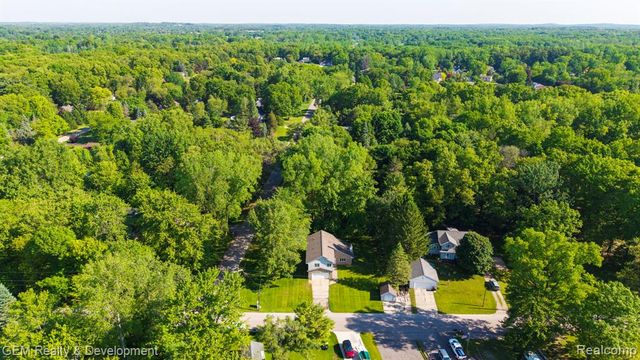 1111 Sarah Road, Pinckney, MI 48169