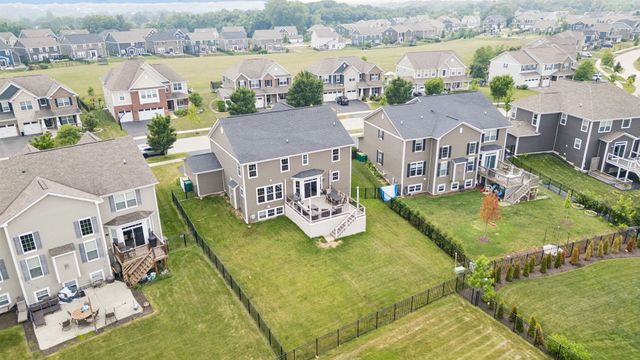 13824 Amelia Drive, Lemont, IL 60439