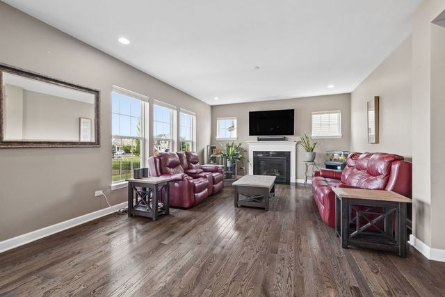13824 Amelia Drive, Lemont, IL 60439