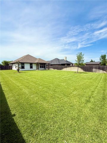 3677 Rabbit Lane, Bryan, TX 77808