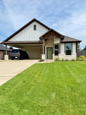 3677 Rabbit Lane, Bryan, TX 77808