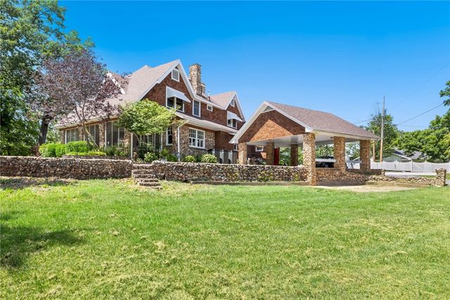 615 Prairie Creek Drive, Rogers, AR 72756