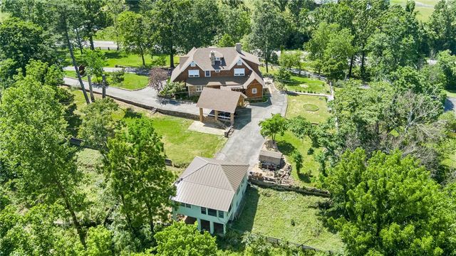 615 Prairie Creek Drive, Rogers, AR 72756