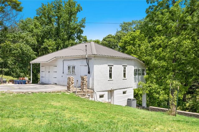 615 Prairie Creek Drive, Rogers, AR 72756