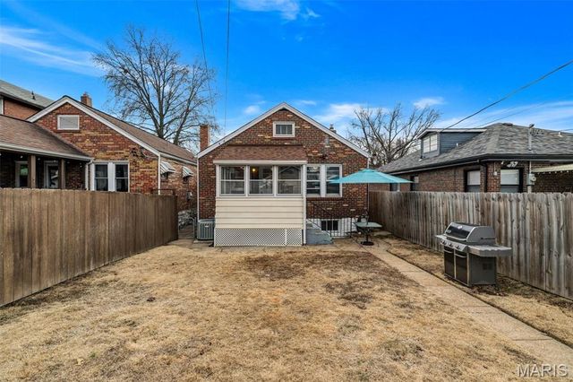 5563 Devonshire Avenue, St Louis, MO 63109