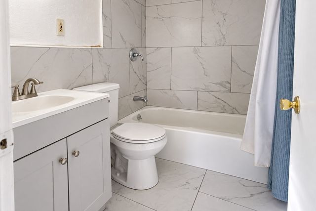 160 Tyngsboro Rd 6C, Chelmsford, MA 01863