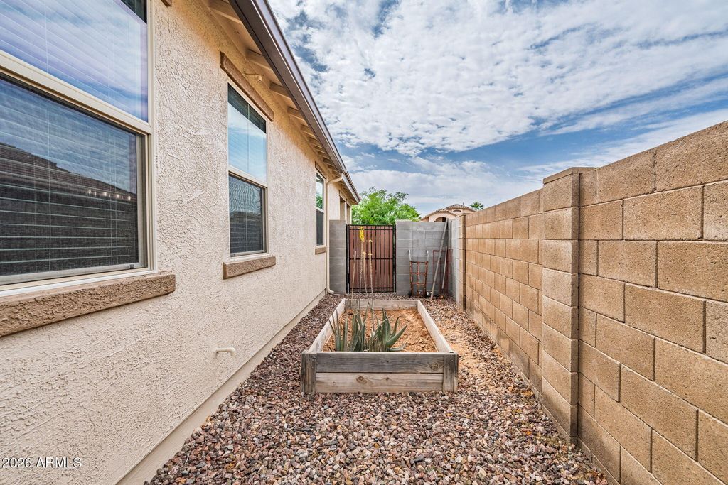 Image 18 of property listing at 40614 W HOPPER Drive, Maricopa, AZ 85138