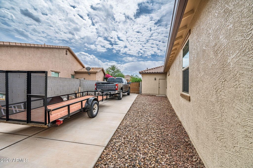 Image 4 of property listing at 40614 W HOPPER Drive, Maricopa, AZ 85138