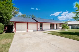 8207 Phoenix Ave, Universal City, TX 78148