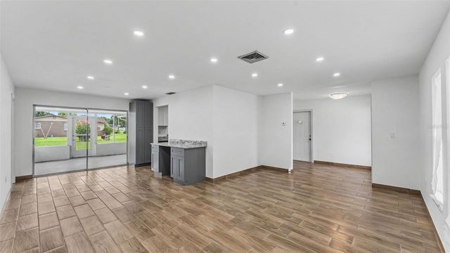 2055 AVENUE C, Mulberry, FL 33860