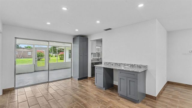 2055 AVENUE C, Mulberry, FL 33860