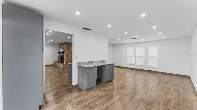 2055 AVENUE C, Mulberry, FL 33860