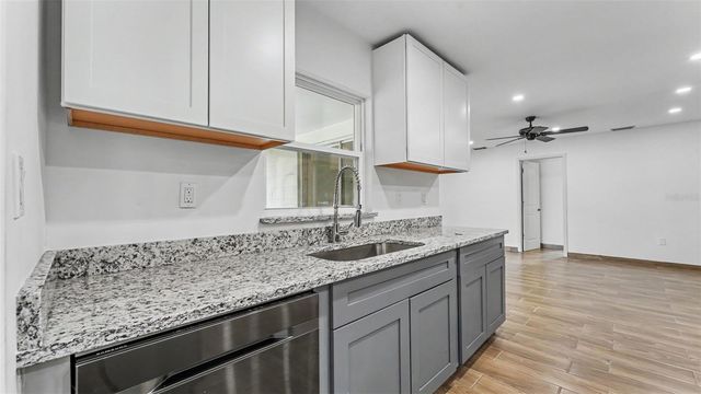 2055 AVENUE C, Mulberry, FL 33860