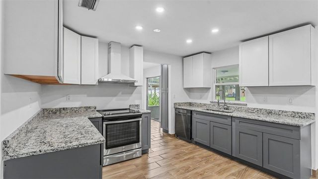 2055 AVENUE C, Mulberry, FL 33860