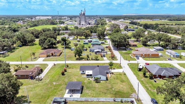 2055 AVENUE C, Mulberry, FL 33860