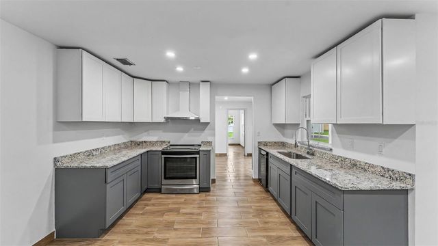 2055 AVENUE C, Mulberry, FL 33860