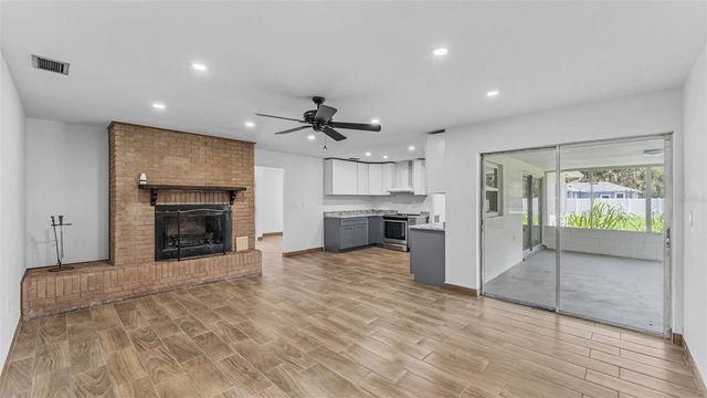 2055 AVENUE C, Mulberry, FL 33860