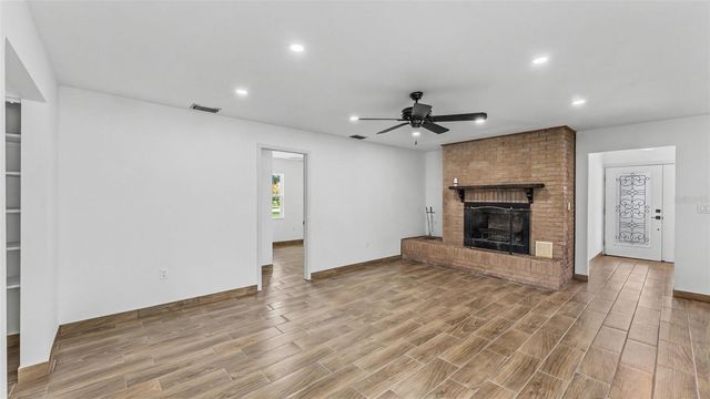 2055 AVENUE C, Mulberry, FL 33860