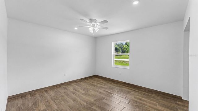 2055 AVENUE C, Mulberry, FL 33860