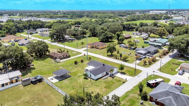 2055 AVENUE C, Mulberry, FL 33860