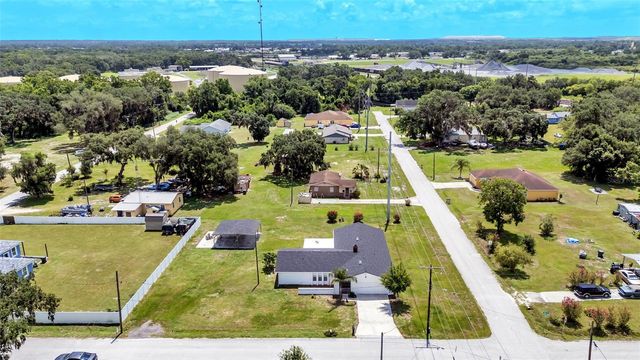 2055 AVENUE C, Mulberry, FL 33860