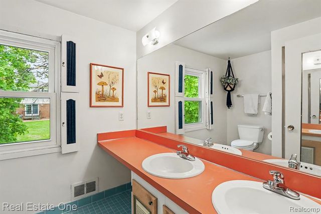 4923 Stamford Drive, West Bloomfield, MI 48323