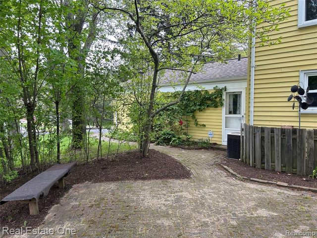 4923 Stamford Drive, West Bloomfield, MI 48323