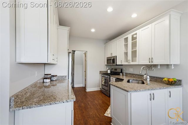 49613 Draper Circle, Plymouth, MI 48170