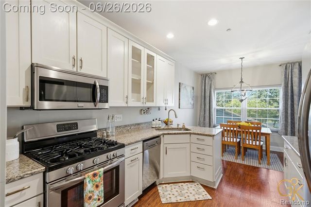 49613 Draper Circle, Plymouth, MI 48170