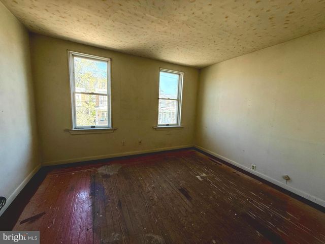 21 E COLLINGS AVE, Collingswood, NJ 08108