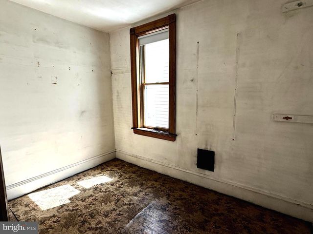 21 E COLLINGS AVE, Collingswood, NJ 08108