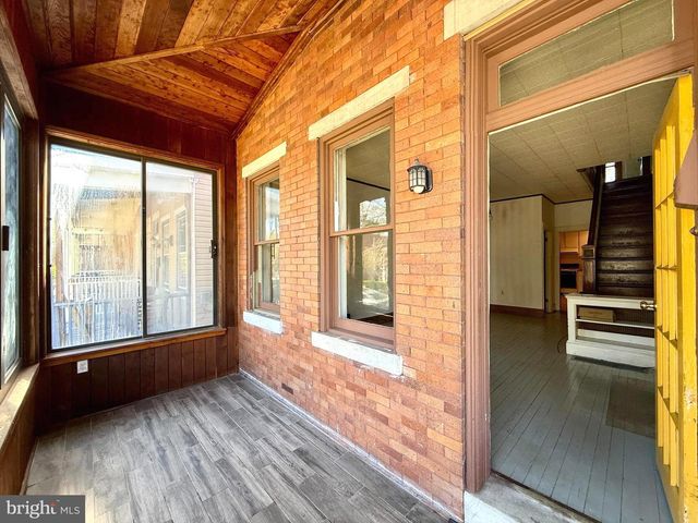 21 E COLLINGS AVE, Collingswood, NJ 08108