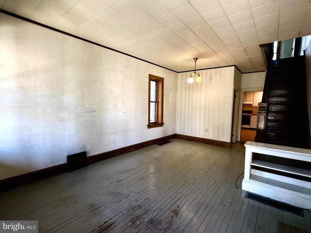 21 E COLLINGS AVE, Collingswood, NJ 08108