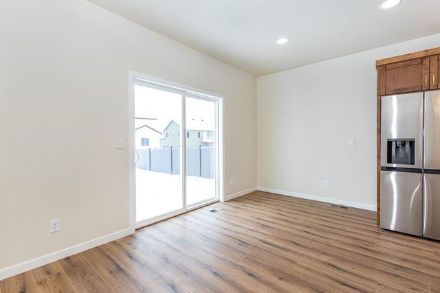 5476 LORI Lane W, West Fargo, ND 58078