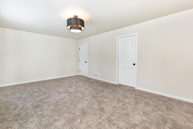 5476 LORI Lane W, West Fargo, ND 58078