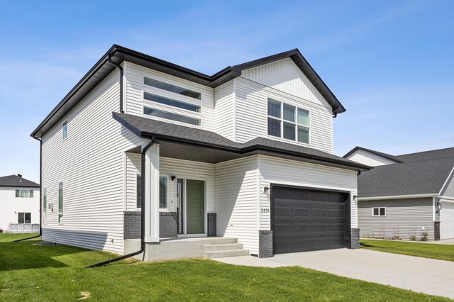 5476 LORI Lane W, West Fargo, ND 58078