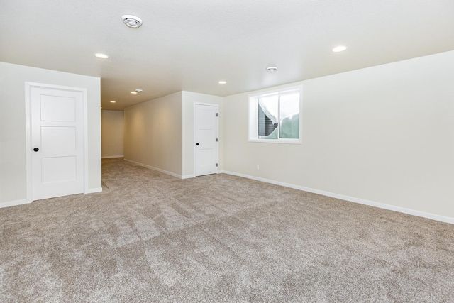 5476 LORI Lane W, West Fargo, ND 58078