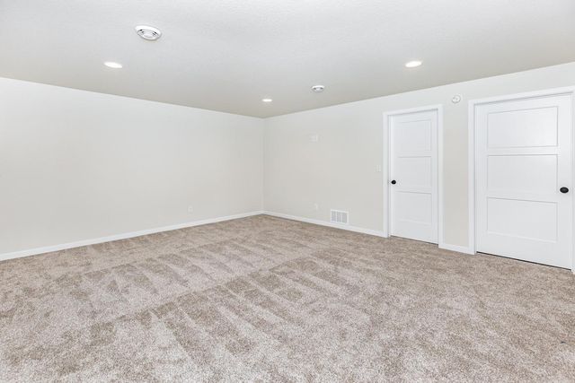 5476 LORI Lane W, West Fargo, ND 58078