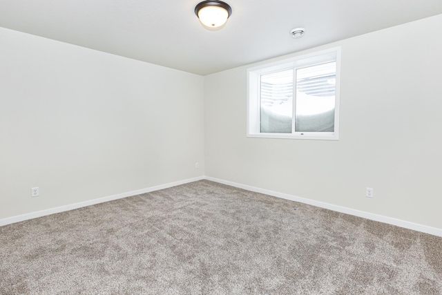 5476 LORI Lane W, West Fargo, ND 58078