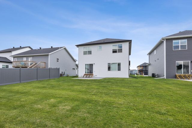 5476 LORI Lane W, West Fargo, ND 58078