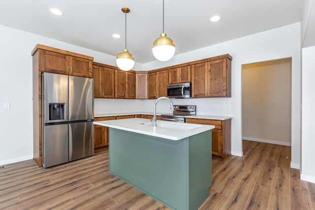 5476 LORI Lane W, West Fargo, ND 58078