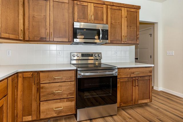 5476 LORI Lane W, West Fargo, ND 58078