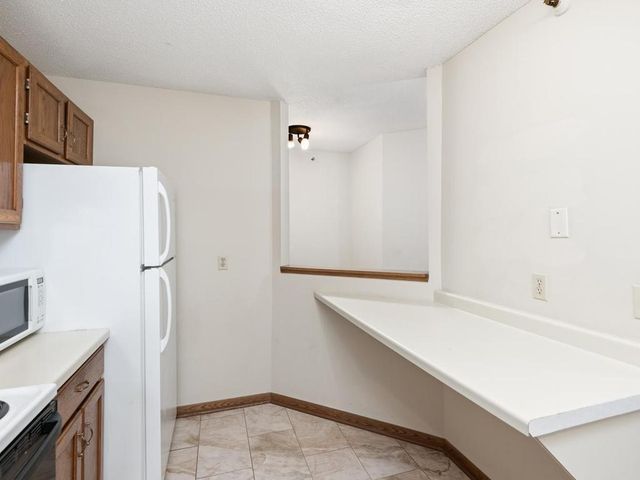 7605 Edinborough Way 6214, Edina, MN 55435